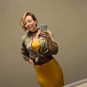 Meet your Posher, Danielle